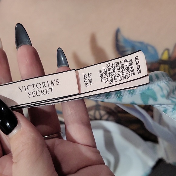 Victoria's Secret Bra - Picture 4 of 5